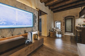 Deluxe Suite | 1 bedroom, in-room safe, soundproofing, iron/ironing board - Oniros Residenza Vecchia  (Chania)