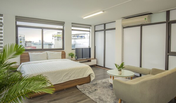 Studio, 1 Double Bed, Balcony, City View | Blackout drapes, soundproofing, free WiFi