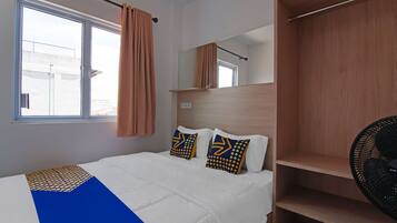 Habitación doble económica | Insonorización y ropa de cama