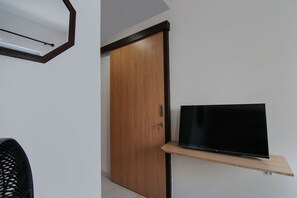 Economy Double Room | Soundproofing, bed sheets - Hotel O Pondok Melati Syariah (Pekanbaru)