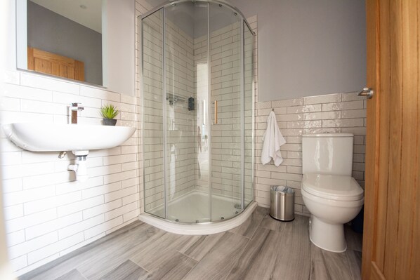 Bathroom - CarterCo Rooms (Portsmouth)