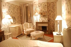 7 Schlafzimmer, Schreibtisch, Bügeleisen/Bügelbrett, WLAN