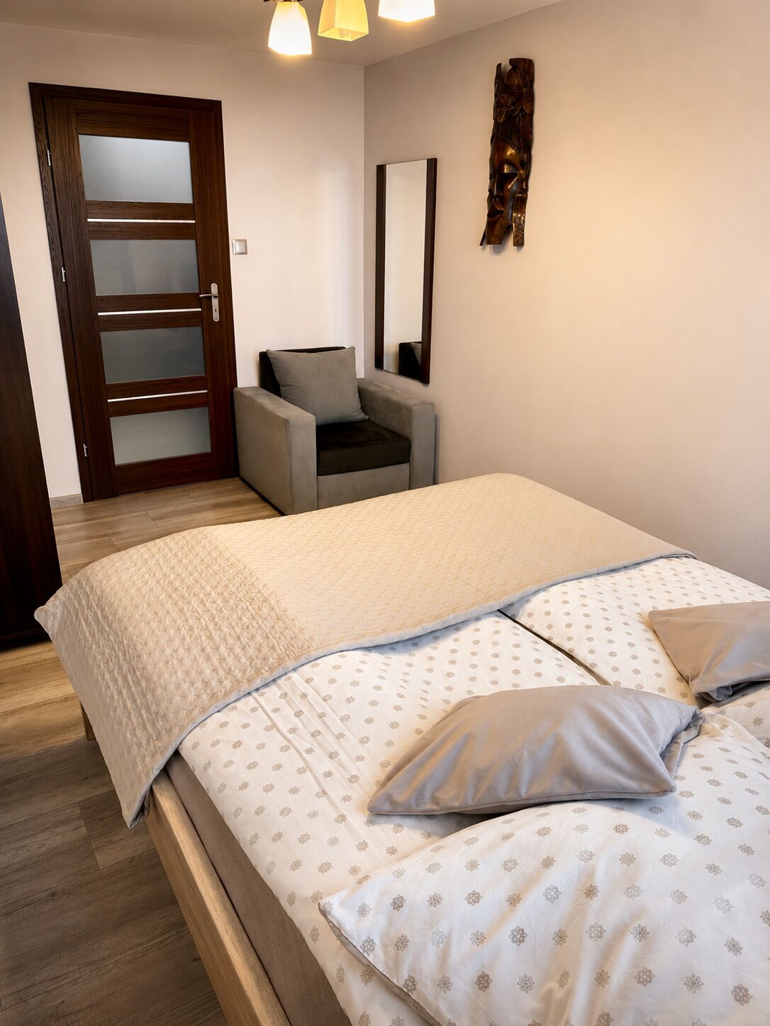 2 chambres, système d’insonorisation, fer et planche à repasser