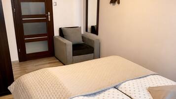 2 chambres, système d’insonorisation, fer et planche à repasser