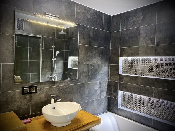 Free toiletries, hair dryer, towels, soap - BAIO Apart Sapphire (Libiaz)