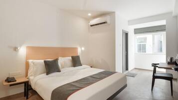 Ropa de cama de alta calidad, escritorio, wifi gratis y ropa de cama