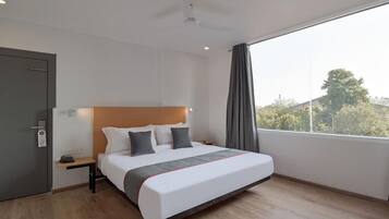 Ropa de cama de alta calidad, escritorio, wifi gratis y ropa de cama