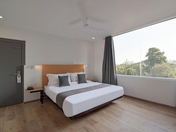 Premium bedding, desk, free WiFi, bed sheets - Hotel Jaiman (Jaipur)