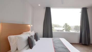 Quarto casal luxo | Roupas de cama premium, escrivaninha, Wi-Fi de cortesia, roupa de cama