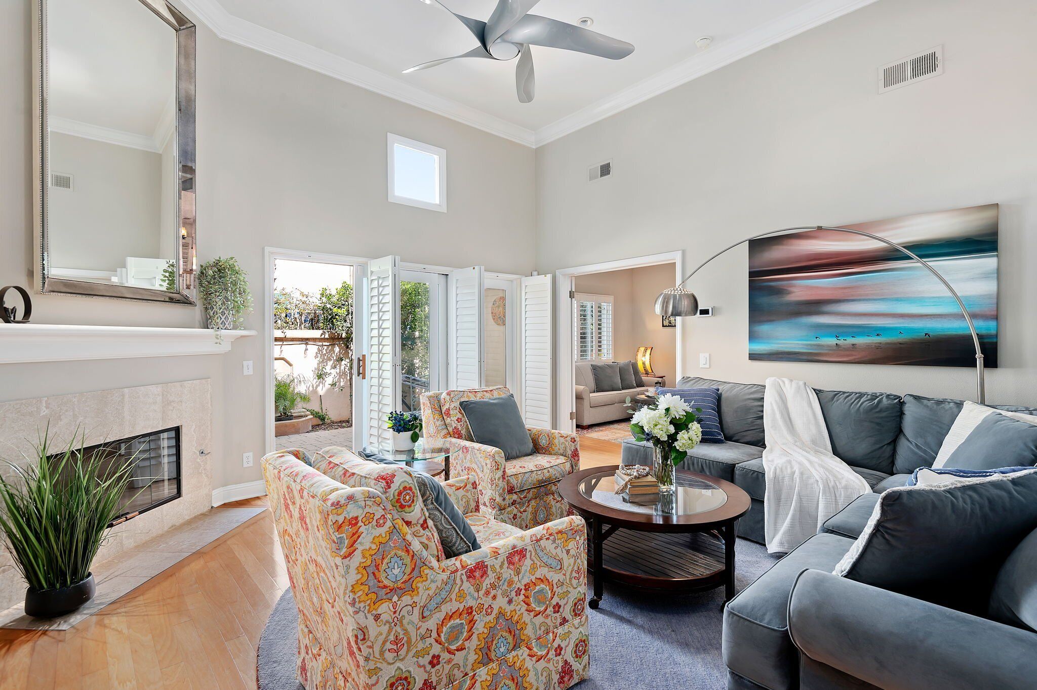 Smart TV, fireplace, stereo, offices