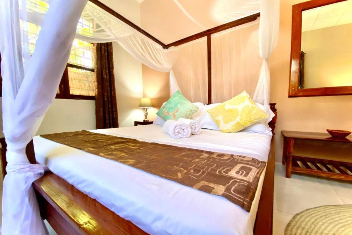 Deluxe Double Room | Desk, laptop workspace, free WiFi, bed sheets