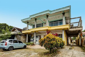 Front of property - Hotel O Penginapan Aina Syariah (Lebaho Ulaq)