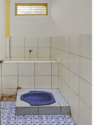 Einzelzimmer | Badezimmer | Dusche, Handtücher
