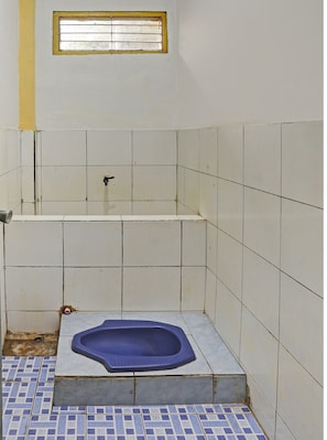 Einzelzimmer | Badezimmer | Dusche, Handtücher