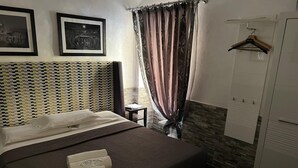 خزنة داخل الغرفة ومكتب وواي فاي مجانًا