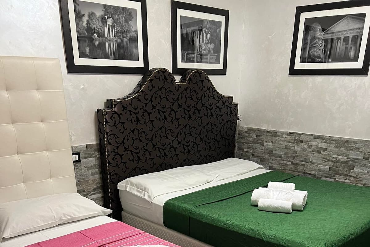 Deluxe Triple Room | In-room safe, desk, free WiFi