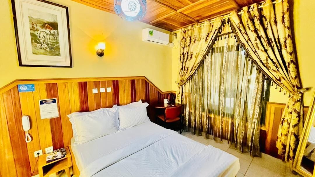 Royal Room | Egyptian cotton sheets, premium bedding, down comforters