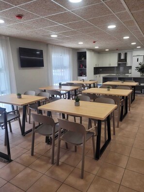 Dining room - Malva Hostel (Torroella de Montgrí)