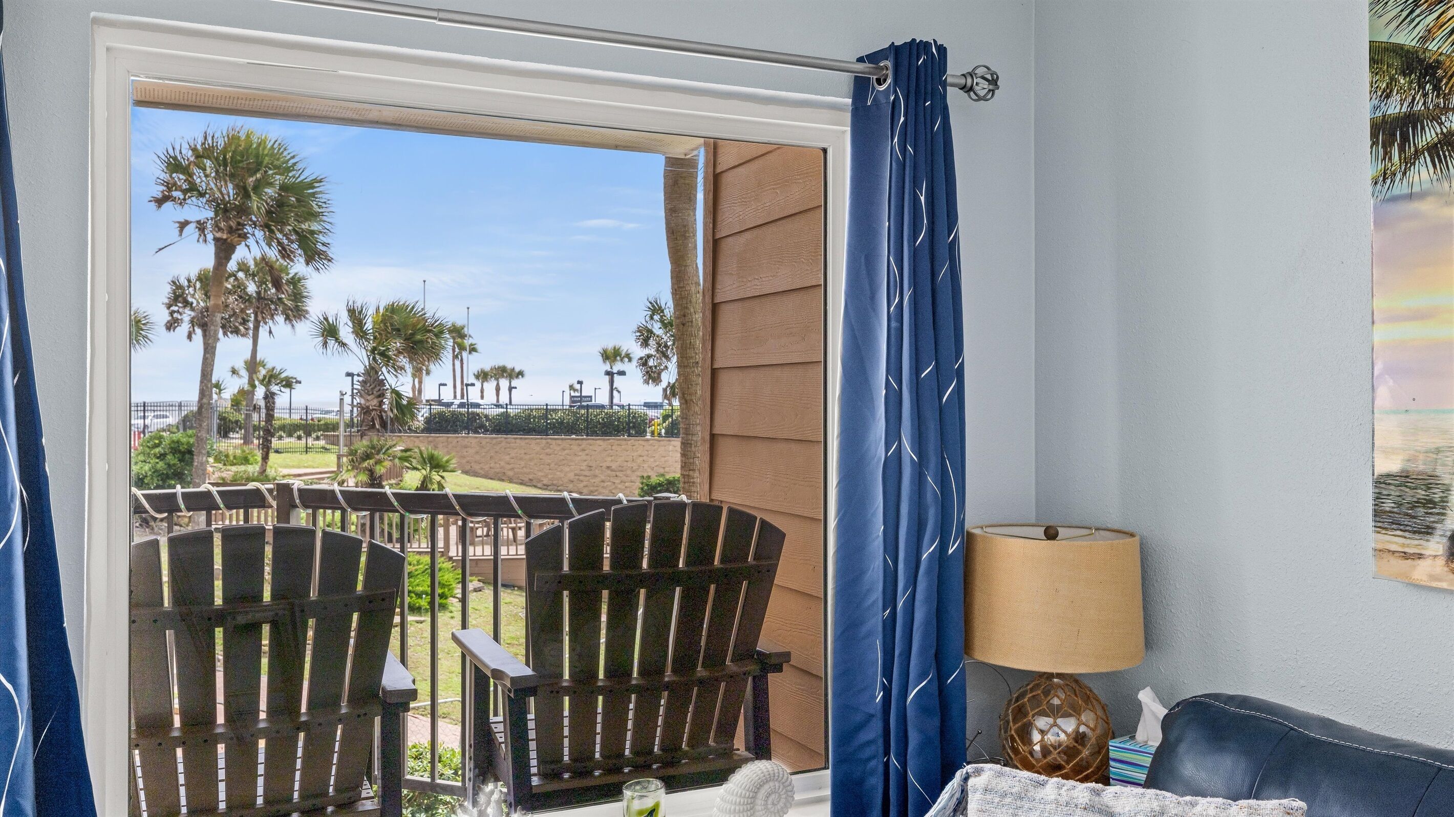 Ocean view, 3 pools, pet friendly PALM TREES!