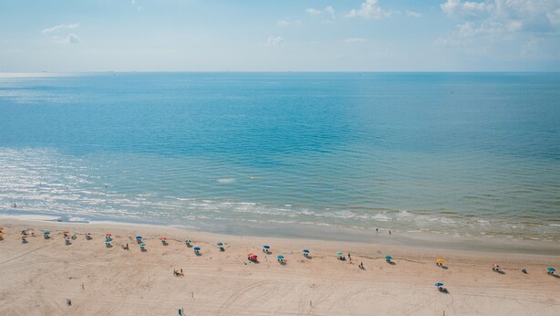 A beach with a clear view of the ocean and a sandy shore. - Monthly Discount! Ocean View Heated Pool Hot tub! (Galveston)