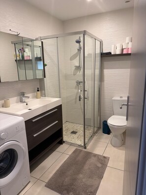 Shower, towels, toilet paper