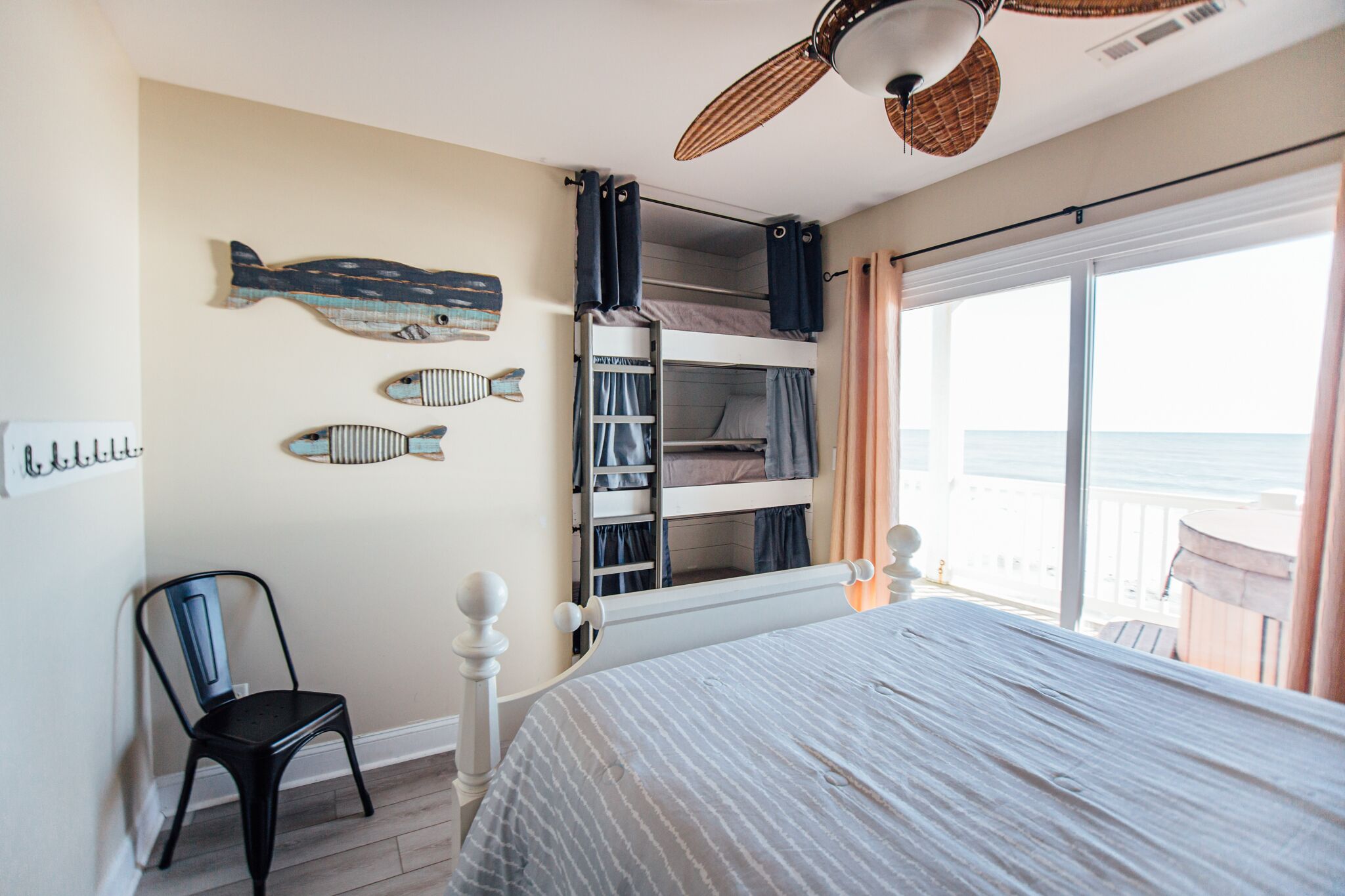 BEACHFRONT | HOT TUB| GAMEROOM| 2KINGS