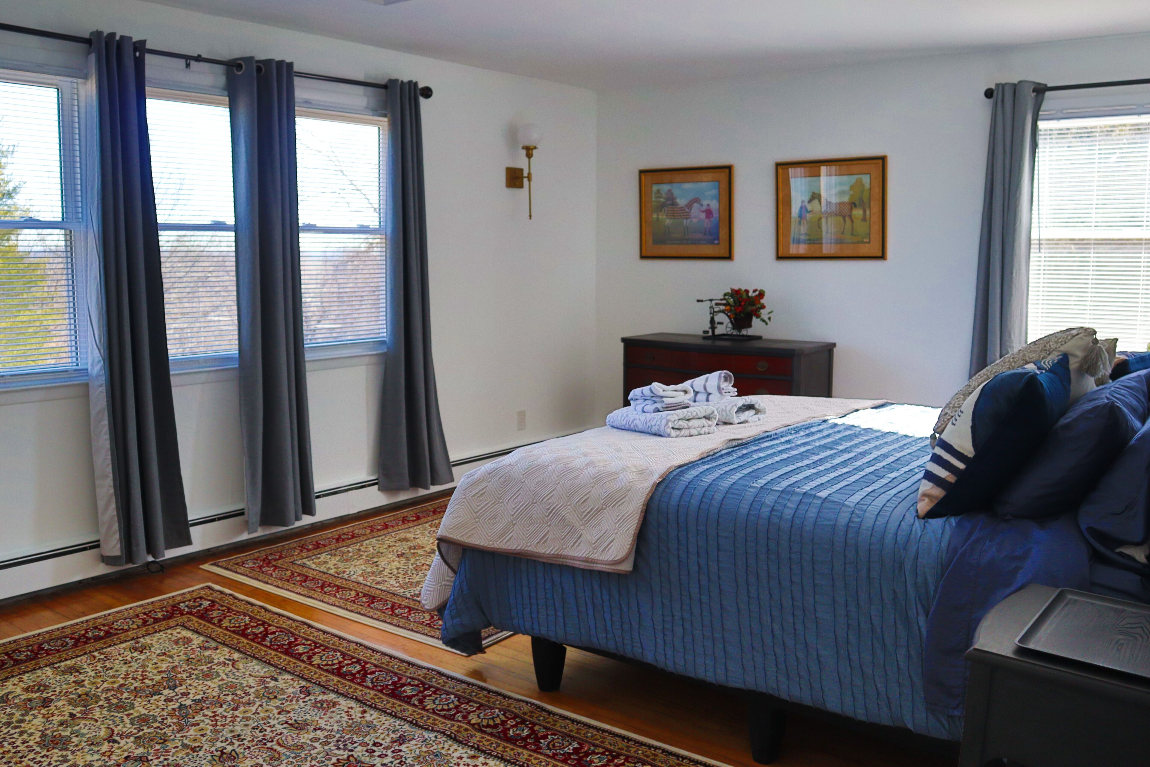 The Yuzu- stunning mountain retreat with hot tub!