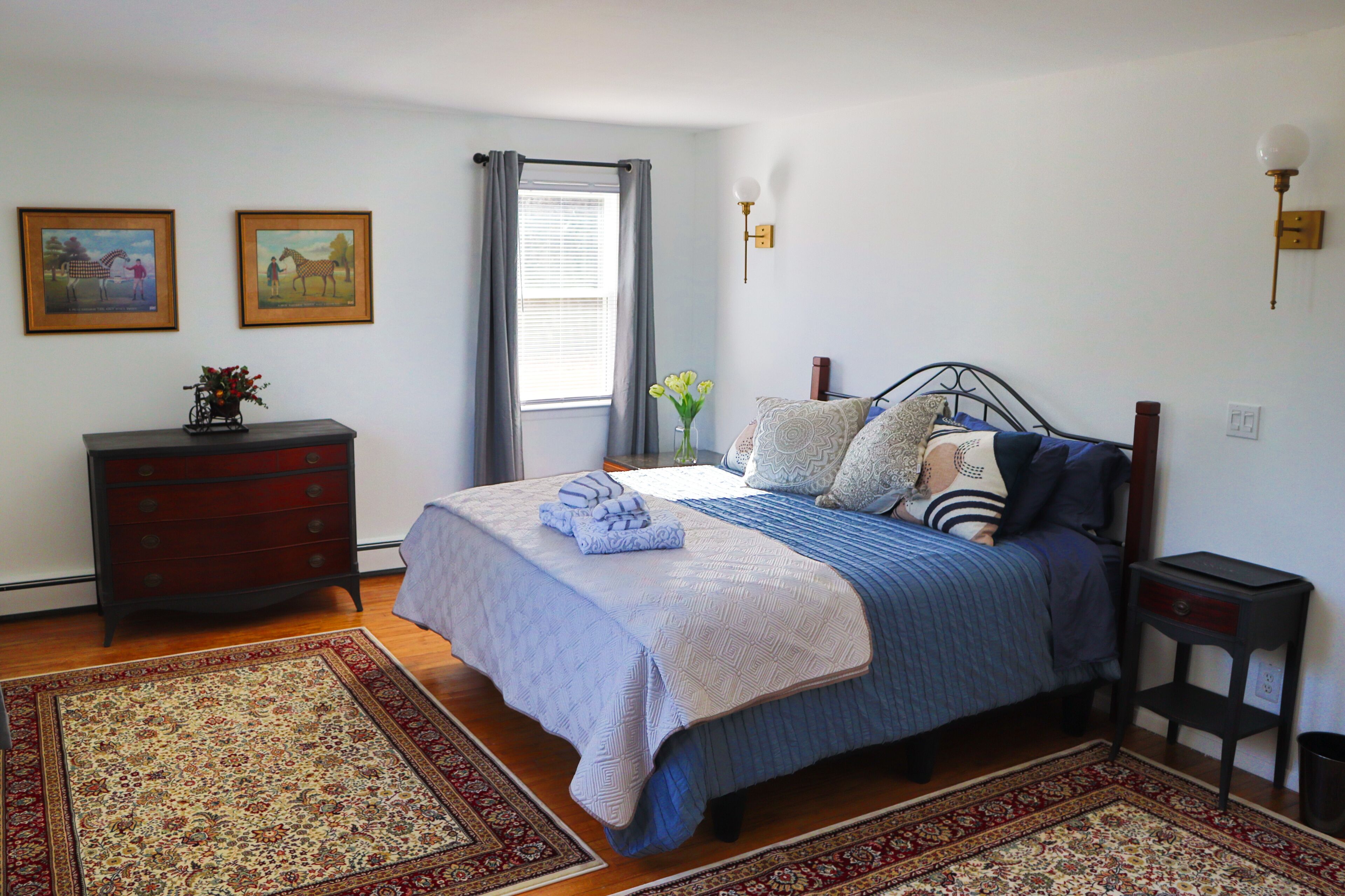 The Yuzu- stunning mountain retreat with hot tub!