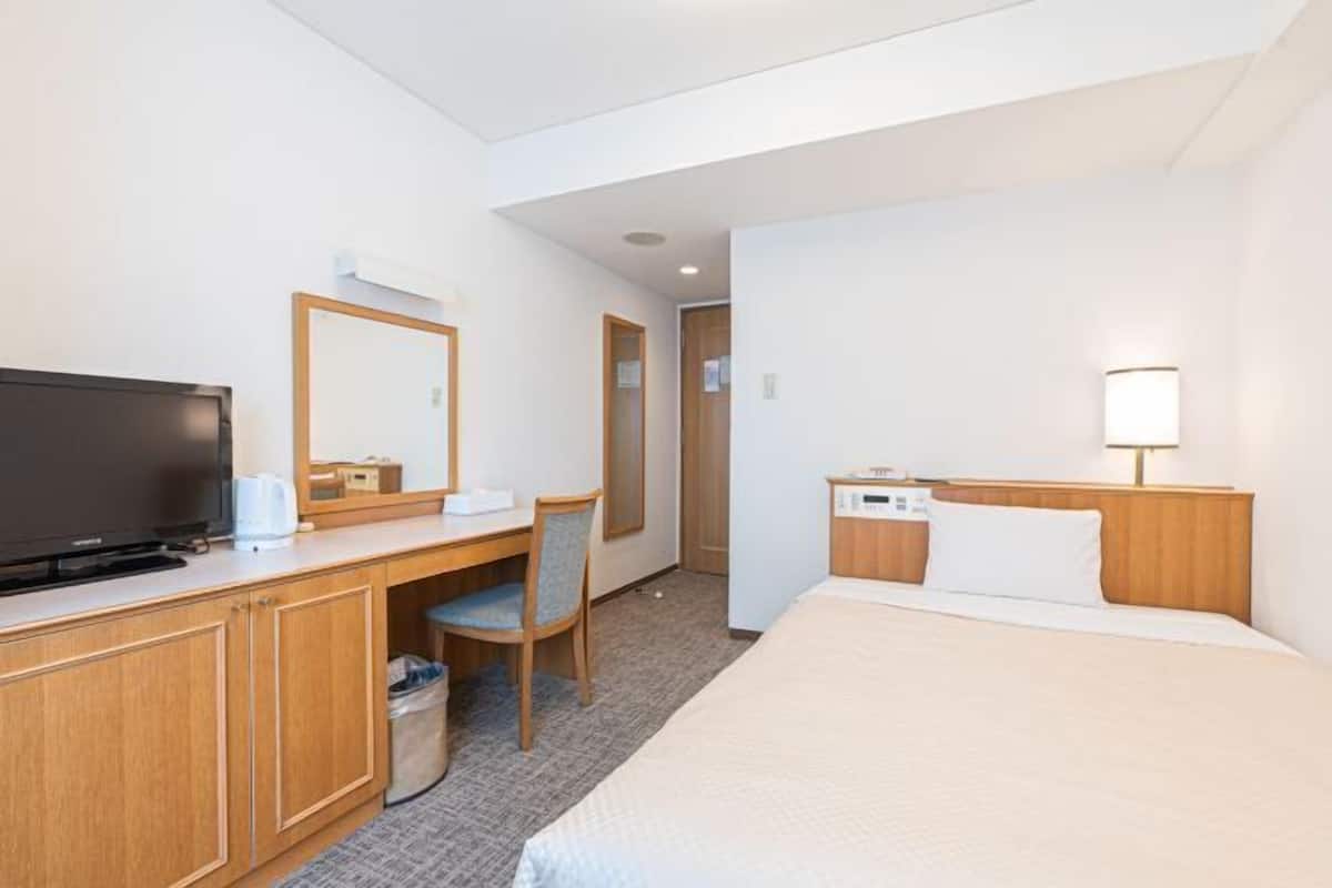 In-room safe, desk, laptop workspace, blackout curtains