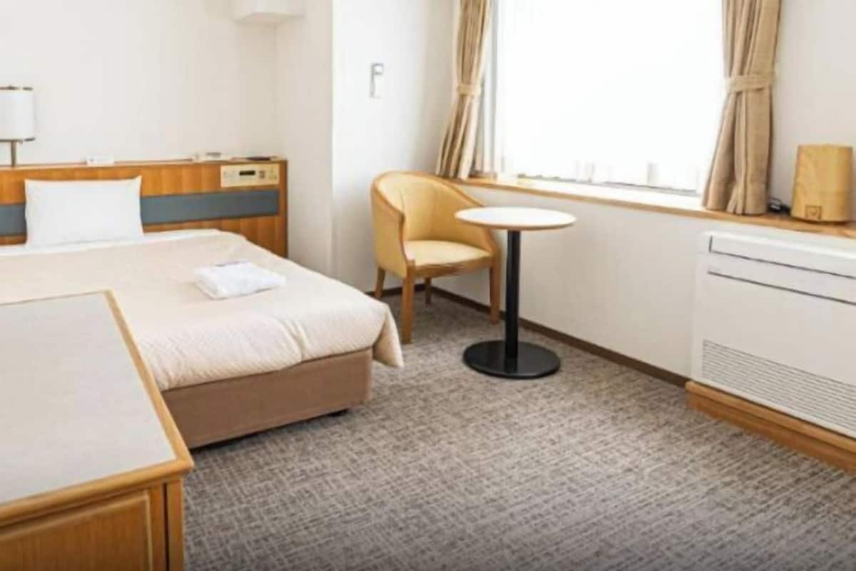 In-room safe, desk, laptop workspace, blackout curtains