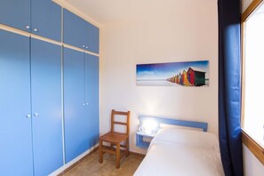 Apartment, 3 Schlafzimmer, Terrasse, Erdgeschoss | 2 Schlafzimmer, Bügeleisen/Bügelbrett, kostenloses WLAN