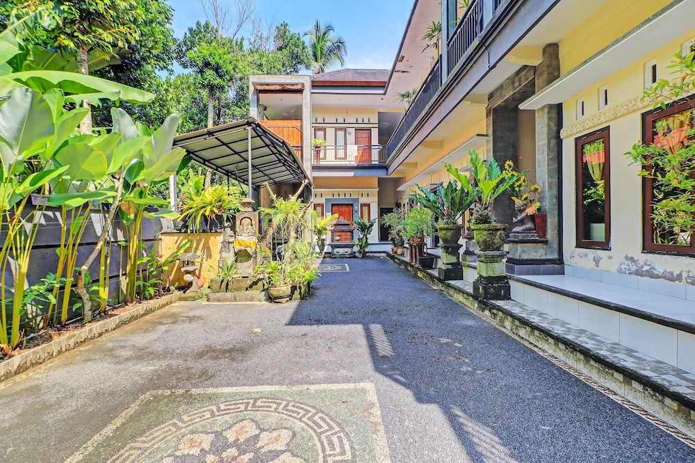 OYO 92438 Nugraha Stay