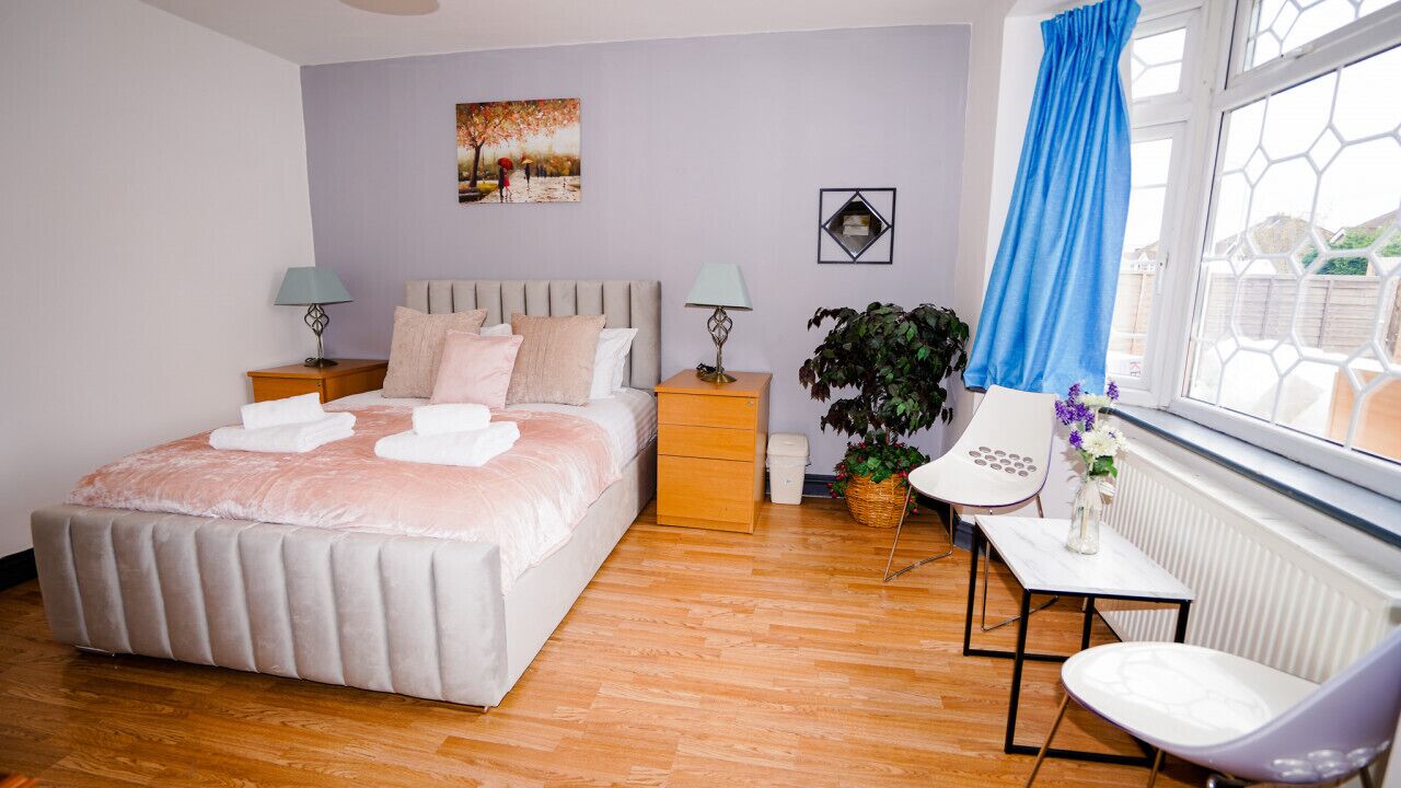 E2M Stays Slough 5Bed Spacious House Free Parking