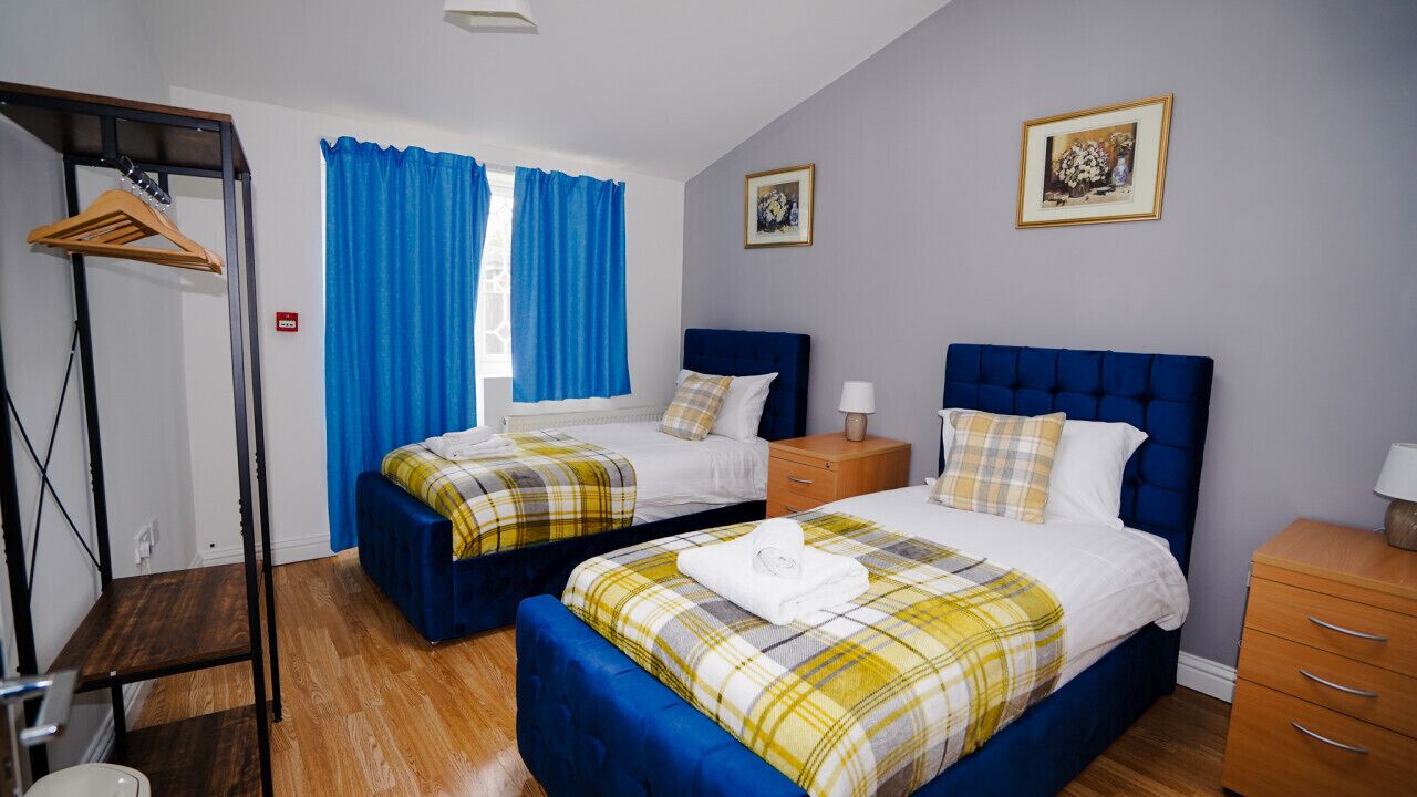 E2M Stays Slough 5Bed Spacious House Free Parking