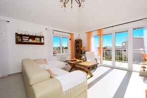 TV, DVD player - STELLA 2 - Stylish Retreat Near the Beach in Okrug Gornji (Okrug Gornji)