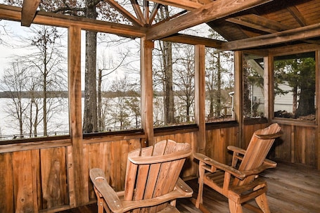 Property grounds. Cozy lakefront cabin with boat house & ramp on Toledo Bend Lake