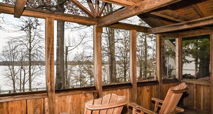Cozy lakefront cabin with boat house & ramp on Toledo Bend Lake