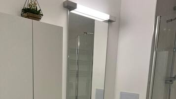 Apartment, 1 Queen Bed | Bathroom | Shower, towels