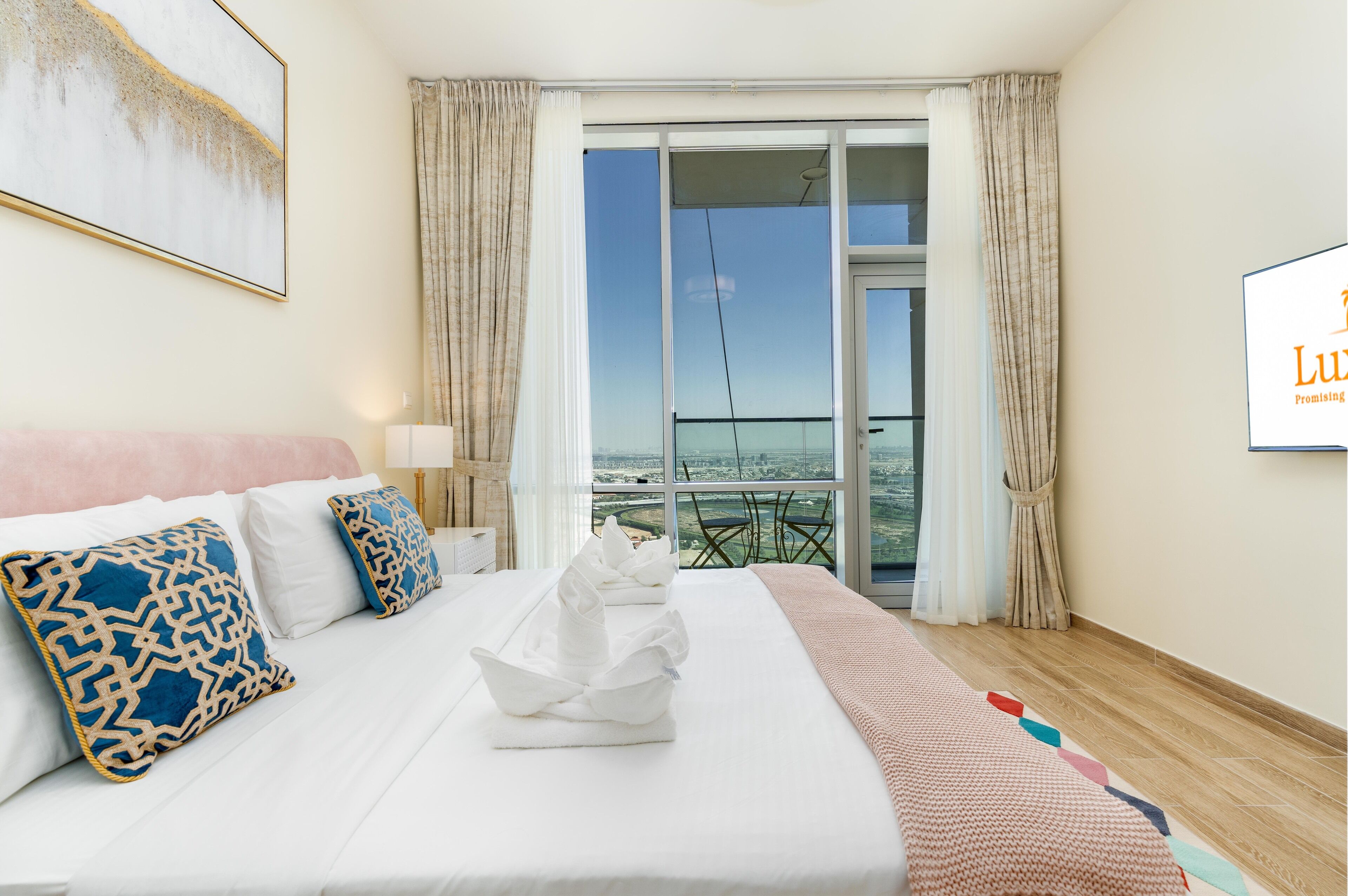 Panoramic Apartment | 2 bedrooms, in-room safe, individually decorated, individually furnished