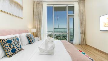 Panoramic Apartment | 2 bedrooms, in-room safe, individually decorated, individually furnished