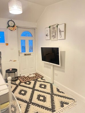 1 habitación, caja de seguridad en la habitación y escritorio 