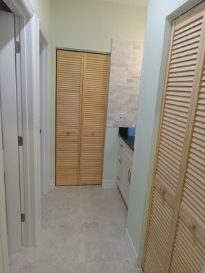 Interior - Second floor Apt D 1 mile from waterfront and downtown. Just 2 miles from beach! (Sarasota)