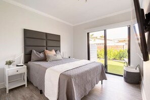 4 bedrooms, iron/ironing board, travel crib, free WiFi