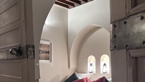 Family Suite | Peti besi dalam bilik, langsir/tirai gelap terus 