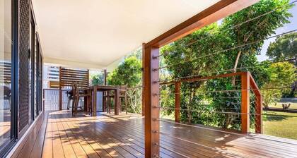 Modern Beach House in A Quiet Location