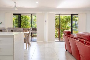 Interior - Modern Beach House in A Quiet Location (Yeppoon)