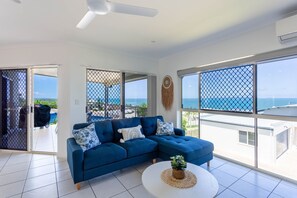 TV - Catalina Island Views - What an understatement! (Yeppoon)