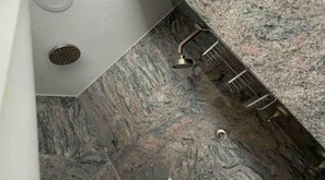Shower, jetted tub, towels, soap - Private Guesthouse Sleeps 10 - Jacuzzi, EV, Pool, 2 Bath (Tracy)