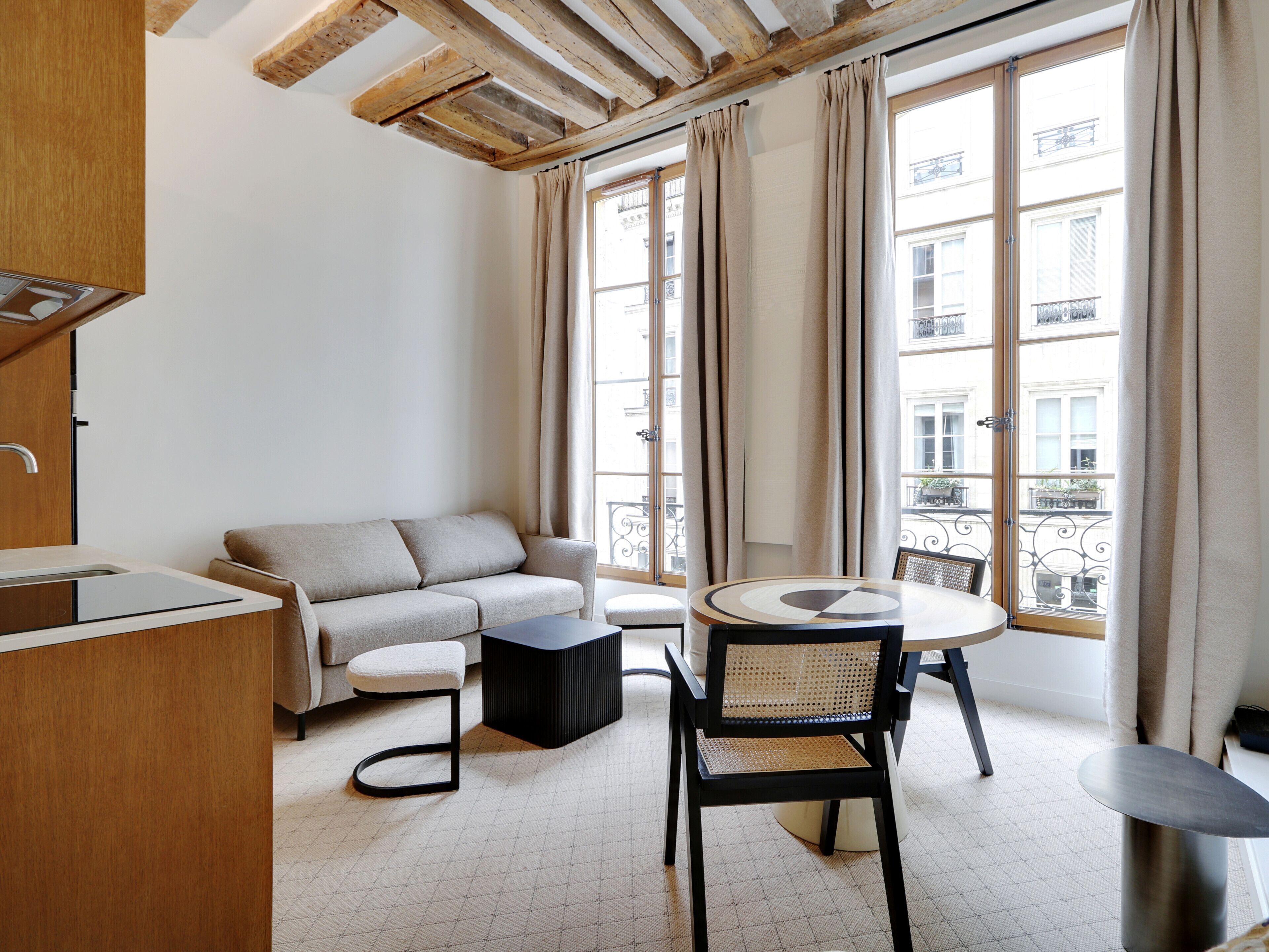 A Stunning 1-BR in Louvre