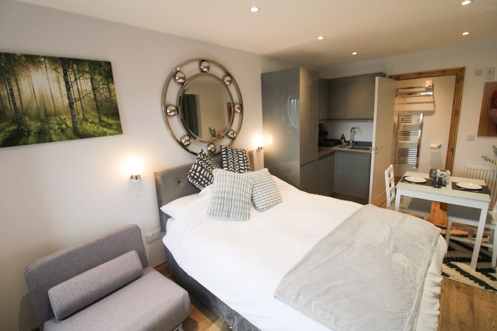 Hillcrest Studio, Penrith a studio that sleeps 2 guests in 1 bedroom